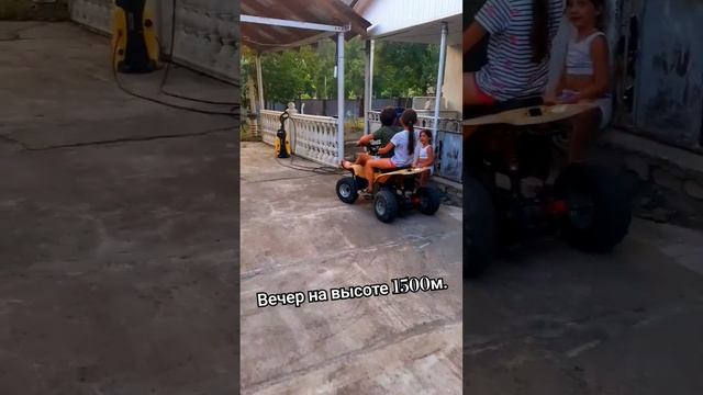 Детство на Кавказком хребте. То кони то квадроцикл. грузия горы кавказ дети закат