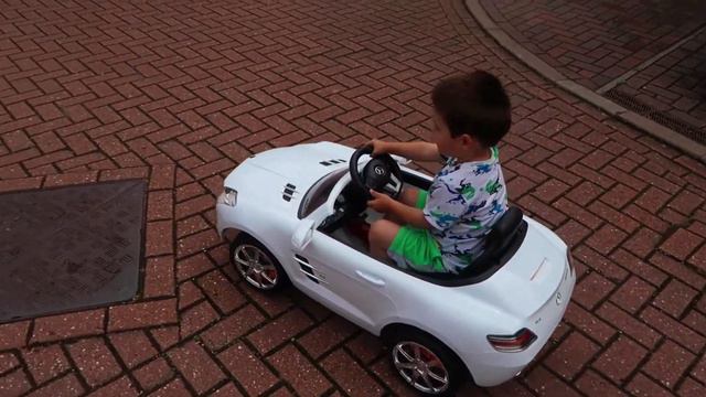 Jack's Mercedes SLS AMG electric ride on car from Halfords смотреть онлайн