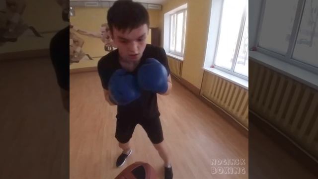 Работа на лапах со средними юношами 2007 - 2008 годов рождения в Ногинской школе бокса смотреть онлайн