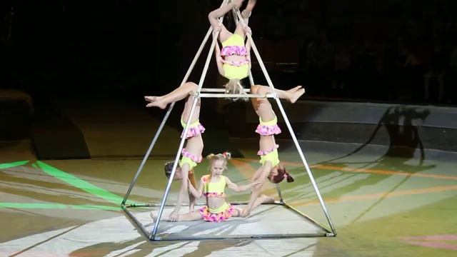 Цирковая студия "Икар" - "Гавайские игры" смотреть онлайн