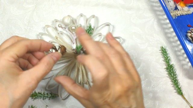 Делаем новогодние игрушки на ёлку своими руками. Легко, быстро и без затрат. смотреть онлайн