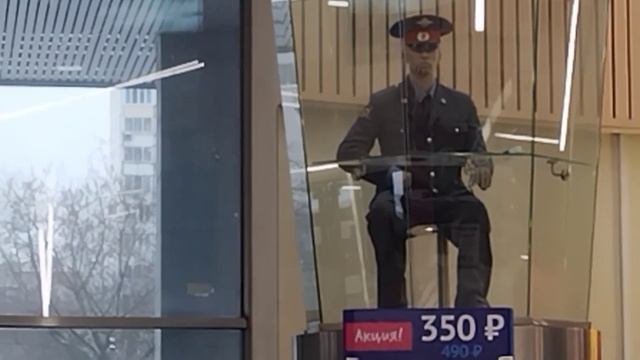 Милиционер по акции!