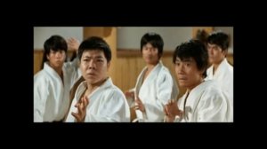 Возврат подарка. Брюс Ли сцена боя против толпы.