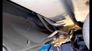 Замена лампы в ЗАДНЕМ противотуманном фонаре Renault Koleos I 2008 года выпуска. (new)