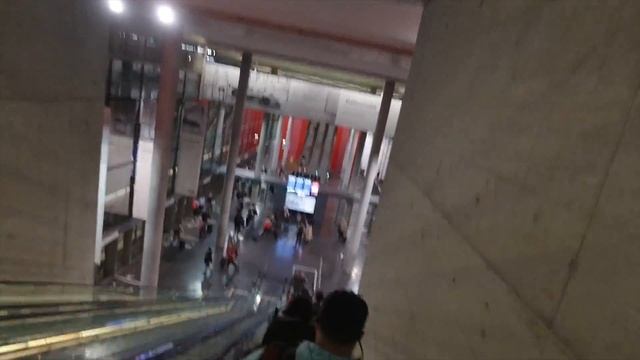 Stopover at Zurich Airport, Switzerland смотреть онлайн