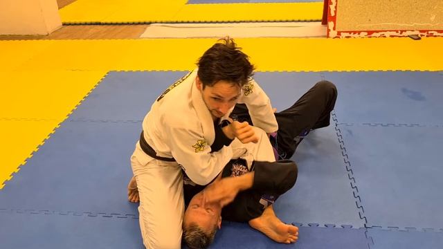 Side control to mount to armbar. Переход из бокового удержания в маунт и рычаг локтя из маунта. смотреть онлайн