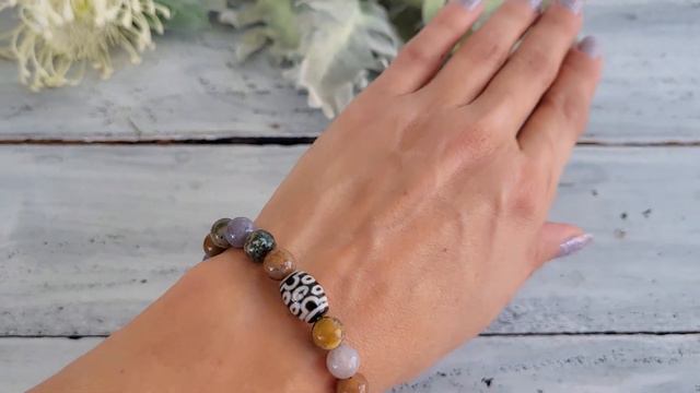 Браслет из яшмы уральской с бусиной дзи семиглазой смотреть онлайн