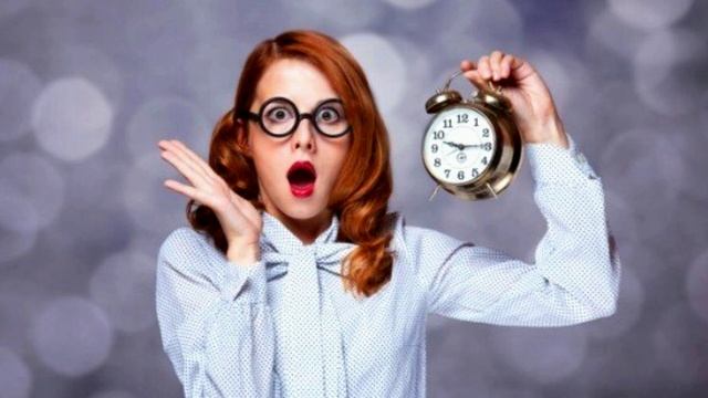 Стихотворение "Часов необратимое движенье" автор Селина С. смотреть онлайн