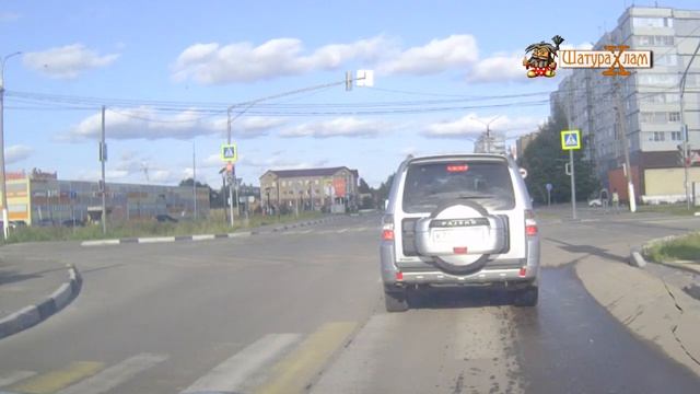 Многодетную маму возмутило, что автомобиль остановился на пешеходном переходе смотреть онлайн