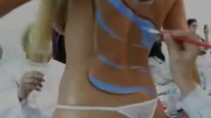modelo muestra cuerpo bodypaint