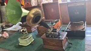 Граммофоны The GRAPHOPHOME, NIRONA и патефоны Odeon, His Masters Voice (Блошиный рынок в Измайлово)