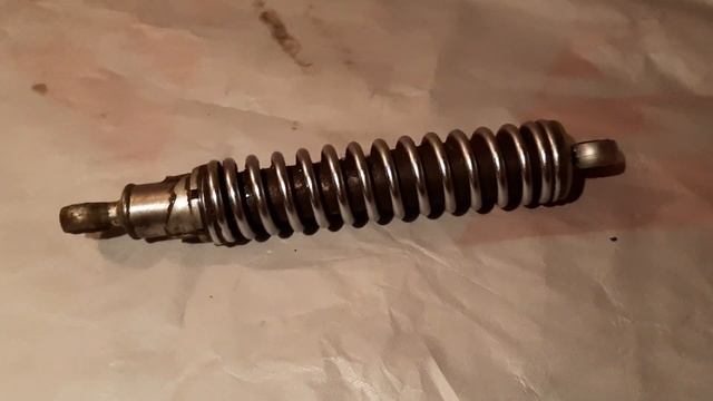 Задние амортизаторы мотоциклов ИЖ Планета и ИЖ Юпитер.