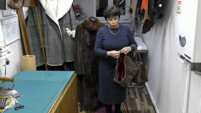 Пошив сумок на заказ. Сумка из натуральной кожи с тиснением под рептилию. смотреть онлайн