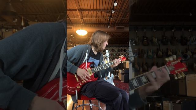 Playing and testing a 2008 Gibson SG Diablo Guitar of the Week смотреть онлайн