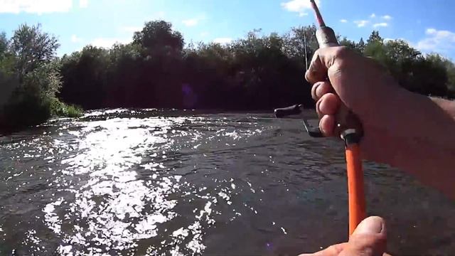 Прогулка по Перекатам ! Ловля Белого хищника на течении ! ч.2 смотреть онлайн