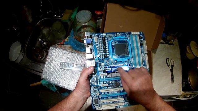 Компьютер для НИЩЕБРОДОВ ! Мать. Gigabyte GA 880GA UD3H DDR3 USB3,0 SATA3 Обзор, Распаковка! смотреть онлайн