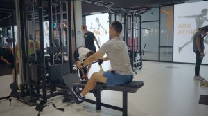 Тяга горизонтального блока параллельным хватом