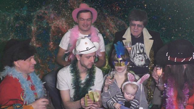 Классно провожаем старые года , кто-то встретит Новый, а кто-то не всегда... арТзаЛ смотреть онлайн