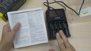 Крутая умная универсальная зарядка Nitecore SC4 SUPERB CHARGER!  Могла бы быть и круче!