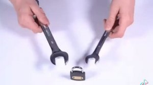 Как открыть навесной замок без ключа?