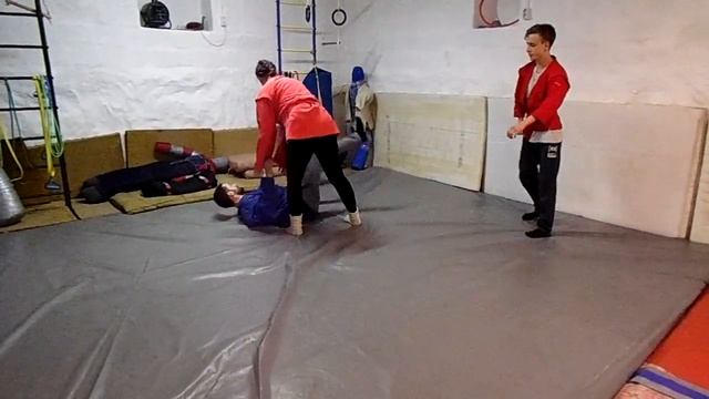 Отработка задней подножки с 3-х захватов (Елена) смотреть онлайн