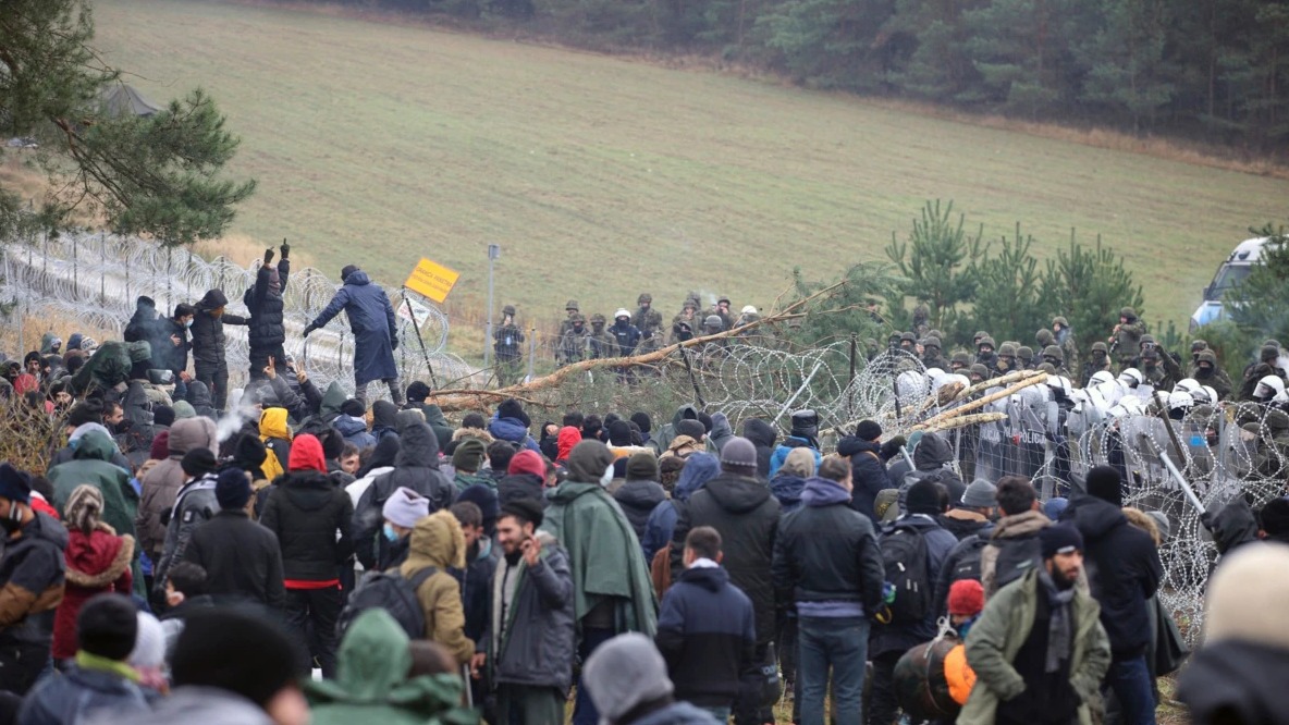 LIVE ? Сотни мигрантов разбили лагерь на белорусско-польской границе 09/11/21 | ТНВ
