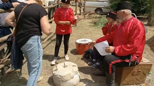 Как в старину муку мололи