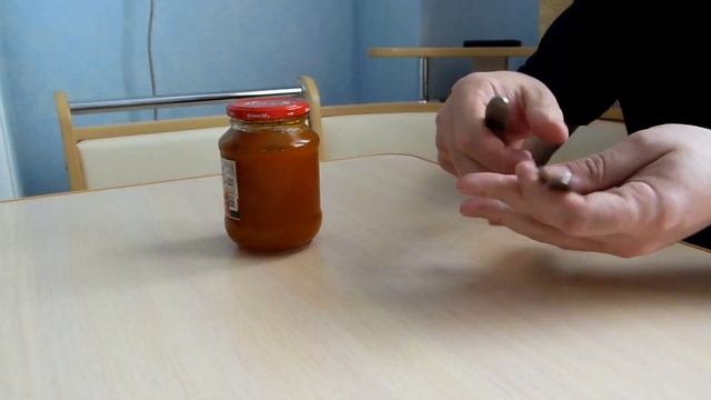 Как открыть банки с откручивающимися крышками