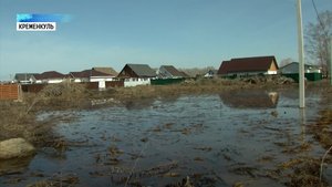 Талая вода топит дома в поселке Кременкуль в Челябинской области