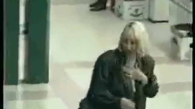 Человек стал малыша смотреть онлайн