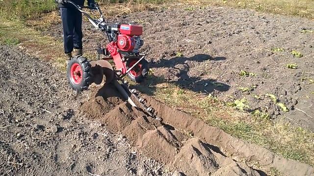 Траншеекопатель из мотоблока, работа. смотреть онлайн