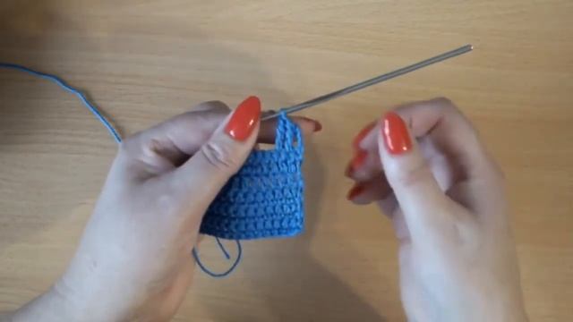 УЧИМСЯ ВЯЗАТЬ КРЮЧКОМ УРОК 6 СТОЛБИК С 2 НАКИДОМ LEARNING TO CROCHET LESSON 6 TREBLE CROCHET смотреть онлайн