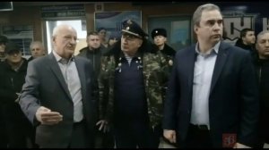 Губернатор Юрий Берг в аэропорту города Орска.