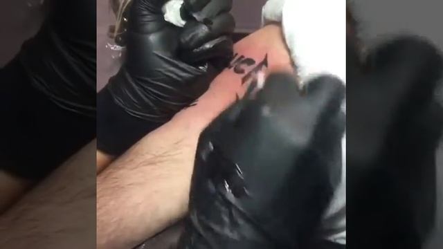 Metallica Tattoo Done at Miami Tattoo Shop смотреть онлайн