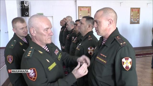 Генерал-полковник Сергей Захаров вручил Боевое знамя Махачкалинскому соединению Росгвардии