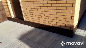 Брусчатка во дворе коттеджа закончили