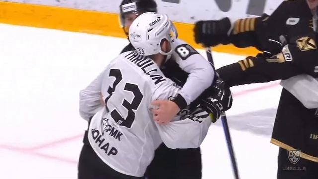 И ещё одна стычка между хоккеистками Адмирала и Трактора.