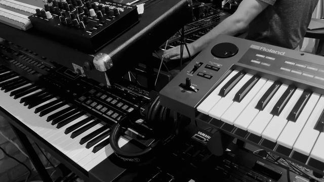 “Speed”- Synthesizer Session #8 with Casio CZ-1, Roland Alpha Juno 1, Alesis HR-16 and Roland Juno смотреть онлайн