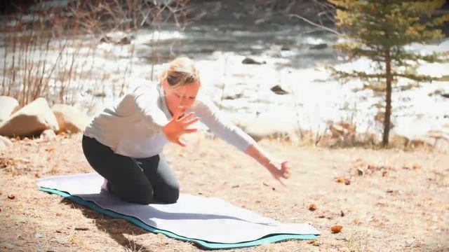 Planks on the River Yoga Class - Five Parks Yoga смотреть онлайн