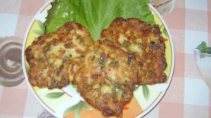 Оладьи с луком и колбасой