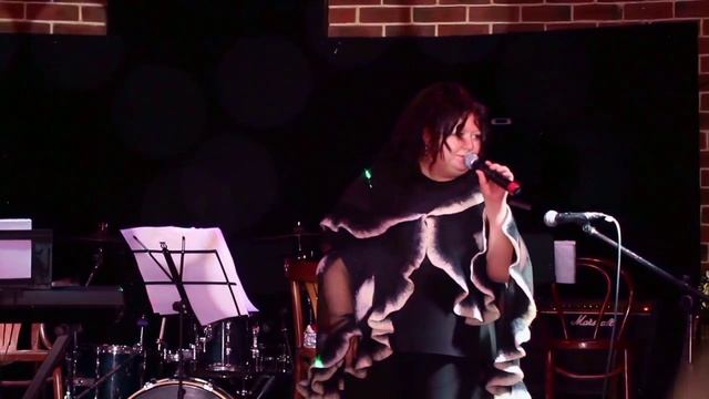 Ирина Ежова - Одинокая женщина (Live) смотреть онлайн