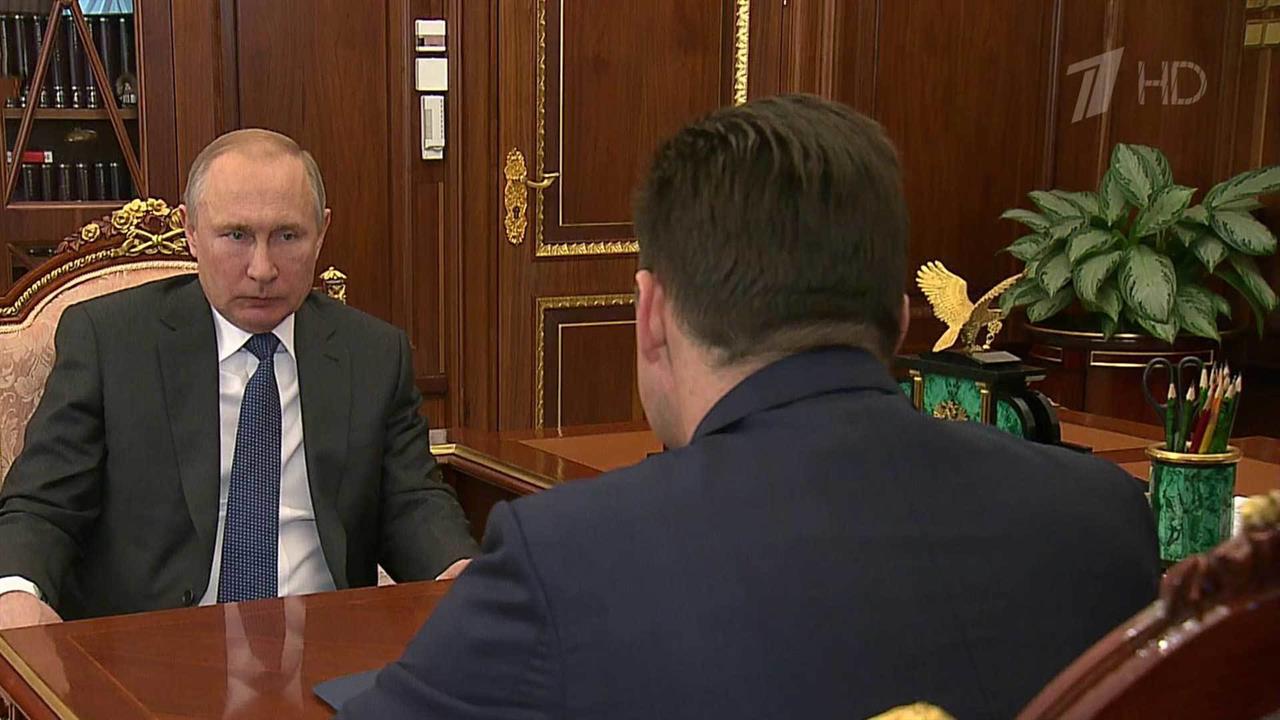 Более чем половине сотрудников "Почты России" повысят зарплату, в том числе почтальонам и операто...