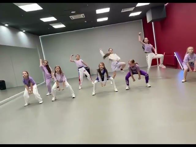 DH STUDIO - HOLIDAY смотреть онлайн