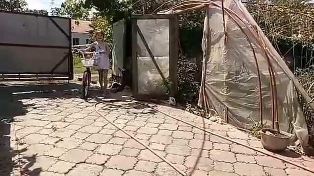 Надуваем бассейн.Очень холодная вода. смотреть онлайн