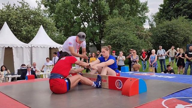 Турнир по мас-рестлингу на празднике Ысыах в парке Коломенское