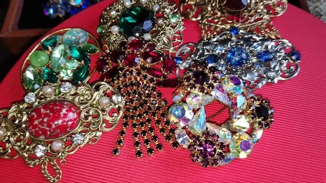 Космические винтажные новинки :Чешские брошки и бижутерия