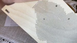 Як закріпити нитку при вишивці по дереву . Как закрепить нитку при вышивке на деревянной заготовке.