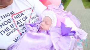 Праздничная встреча из роддома с шарами, ростовыми куклами и скрипачом