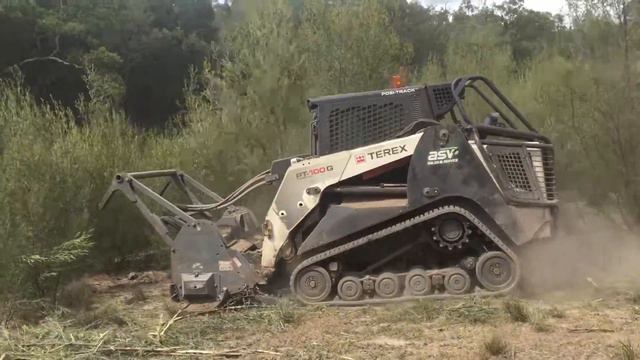 Terex Mulcher clearing prickly acacia weed. смотреть онлайн