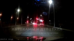 Водитель Audi TT в стразах совершила "блестящий маневр" и нарушила ПДД